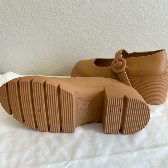 NWOT, Journee Collection Platform Block Heel Zarynn Mary Jane in Cognac, Sz 6.5 - Picture 7 of 10